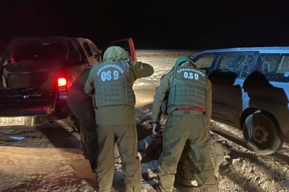 Carabineros al momentos de la detención de los militares bolivianos en la frontera.