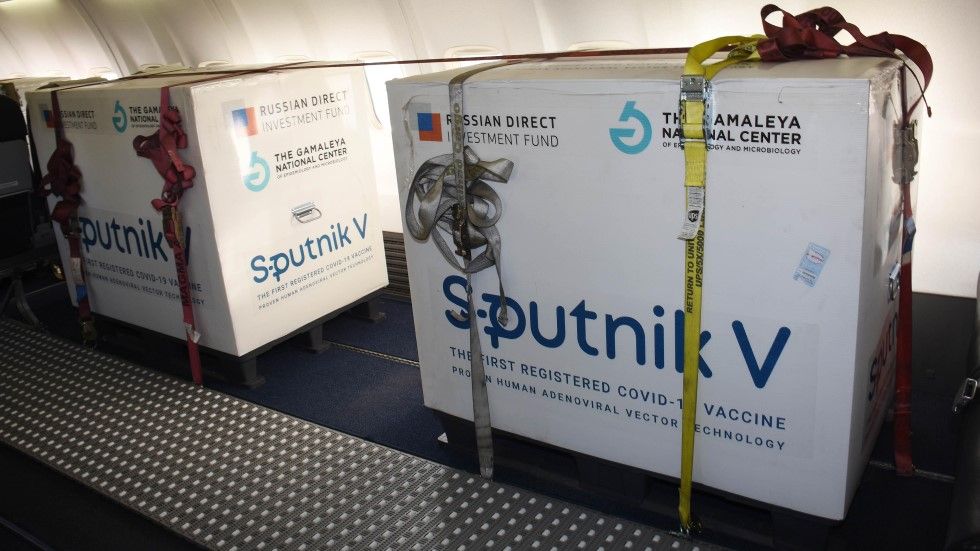 Contenedores con segundas dosis de la vacuna Sputnik V. 