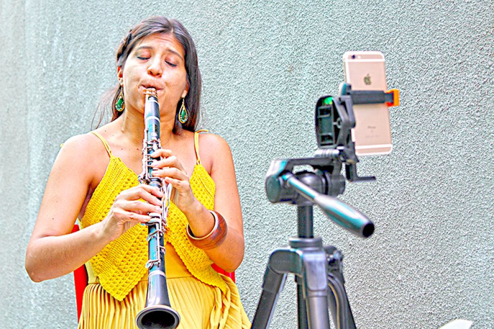 Últimos días de los miniconciertos personales, virtuales y gratuitos a través de videollamadas