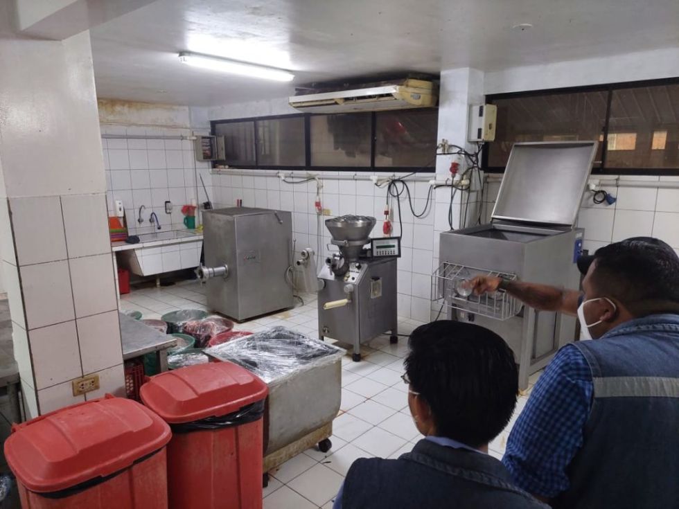 La Jefatura de Trabajo en Santa Cruz realizó una inspección a la empresa de hamburguesas.