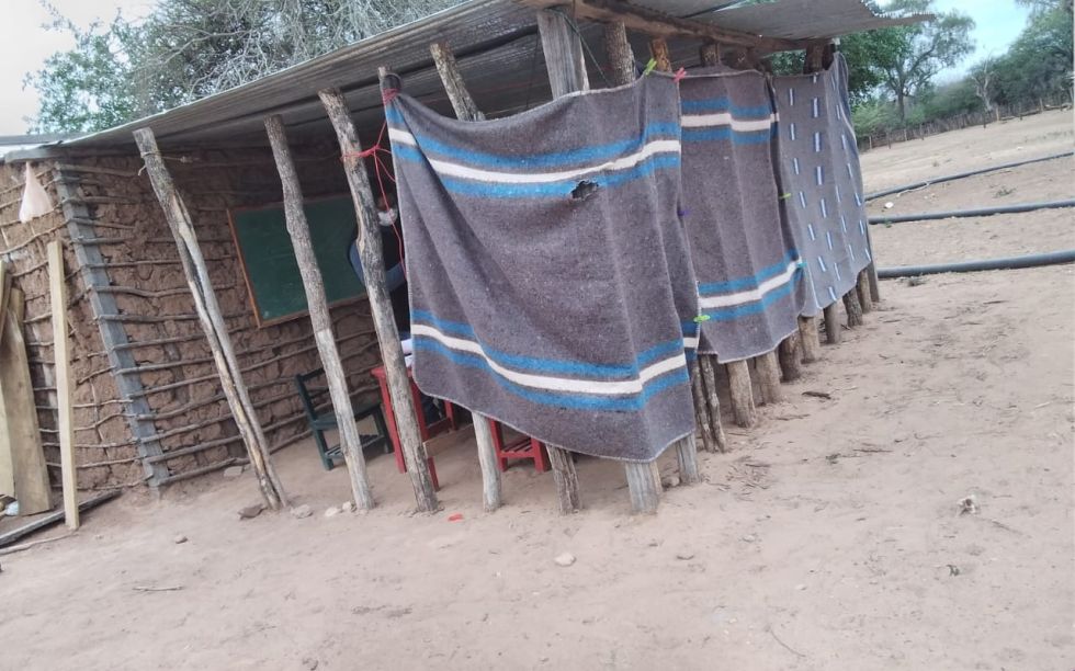 Así pasan clases en la unidad educativa René Arteaga, de la comunidad Cuatro Vientos, municipio chuquisaqueño de Macharetí.