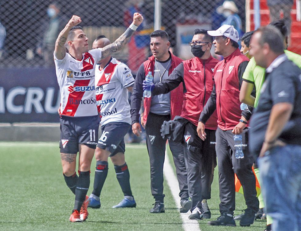 El argentino Javier Sanguinetti abrió el camino del triunfo para el equipo alteño ayer, sobre el merengue.