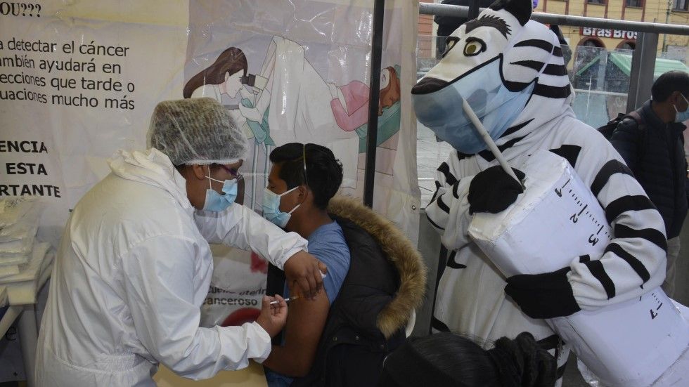 En Bolivia hay más de 3 millones de personas con las dos dosis de la vacuna anticovid.