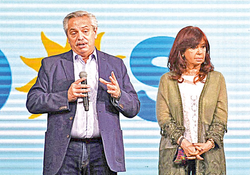 ALERTA. Alberto y Cristina Fernández durante una reciente aparición pública en Buenos Aires.