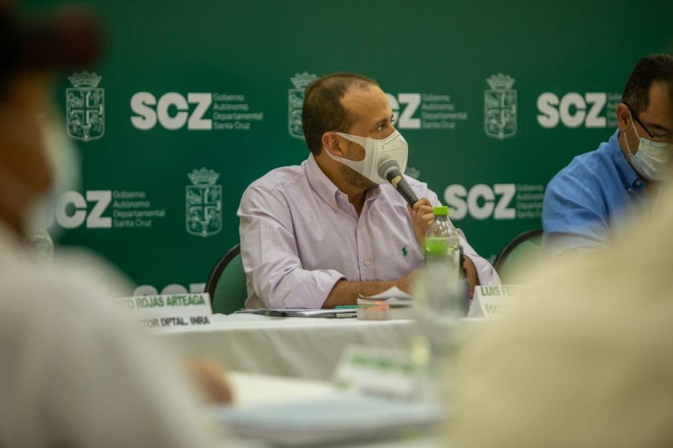 El gobernador de Santa Cruz, Luis Fernando Camacho, en una conferencia de prensa reciente.