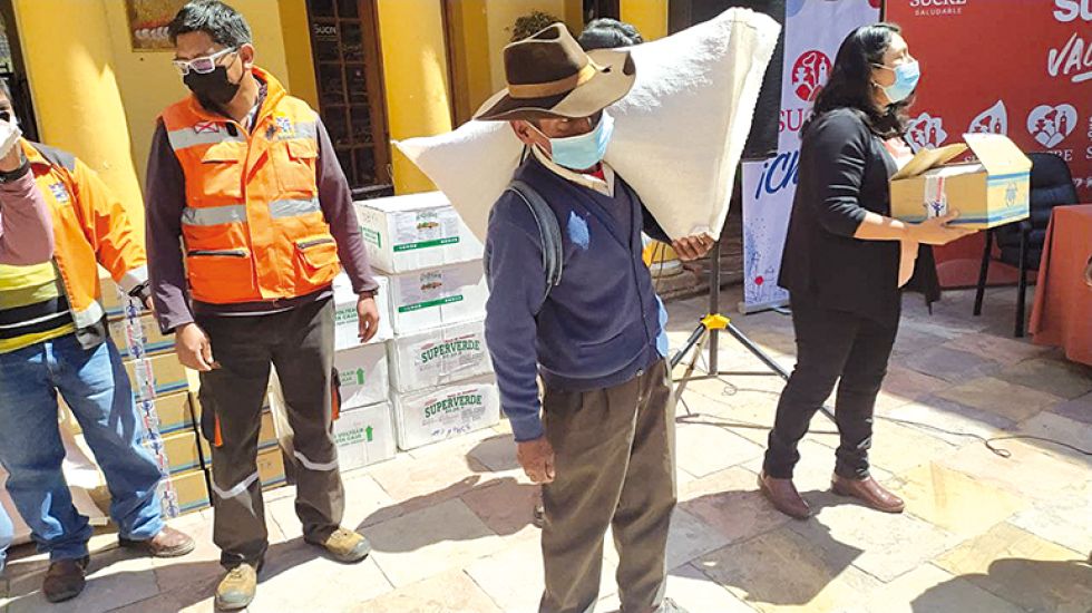 ACTIVIDAD. La Casa Municipal de la Cultura fue escenario de la entrega de productos a afectados ayer.