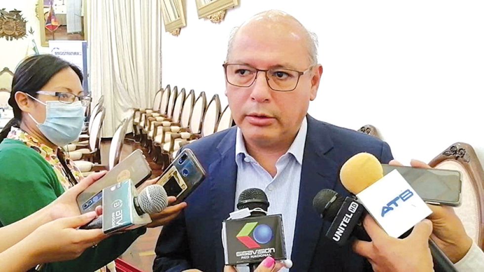 POSICIÓN. El presidente del TSJ, Ricardo Torres, ayer, en la entrevista con medios de prensa.