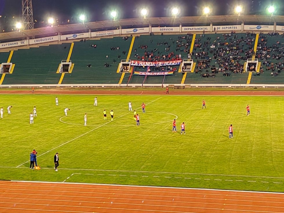 El partido disputado entre Mojocoya y Universitario este domingo, por la Copa Simón Bolívar.