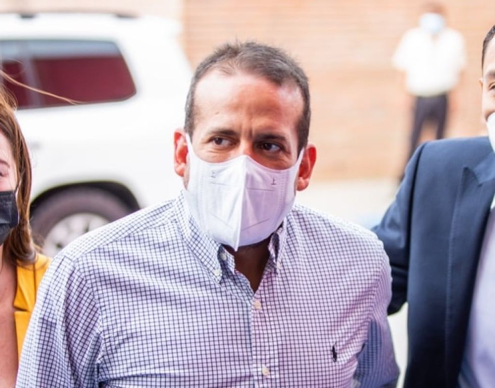El Gobernador de Santa Cruz debía declarar el jueves en La Paz, pero la Fiscalía suspendió la convocatoria.
