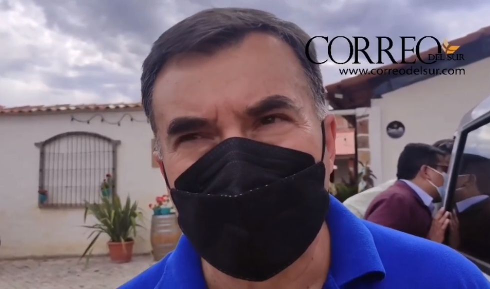 El exministro Juan Ramón Quintana llegó a Sucre para presentar un libro de su autoría.