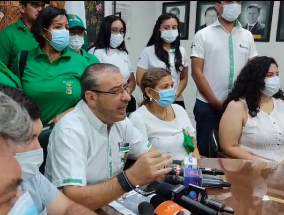 El presidente del Comité pro Santa Cruz (c) llamó a asumir la medida de protesta.