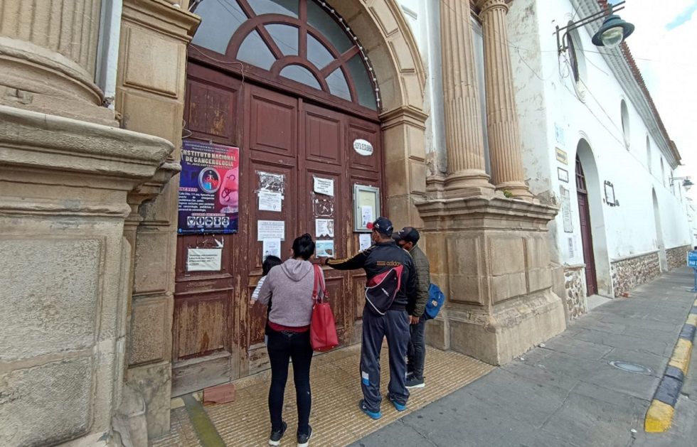 El hospital Santa Bárbara de Sucre cerró sus puertas por el paro cívico.