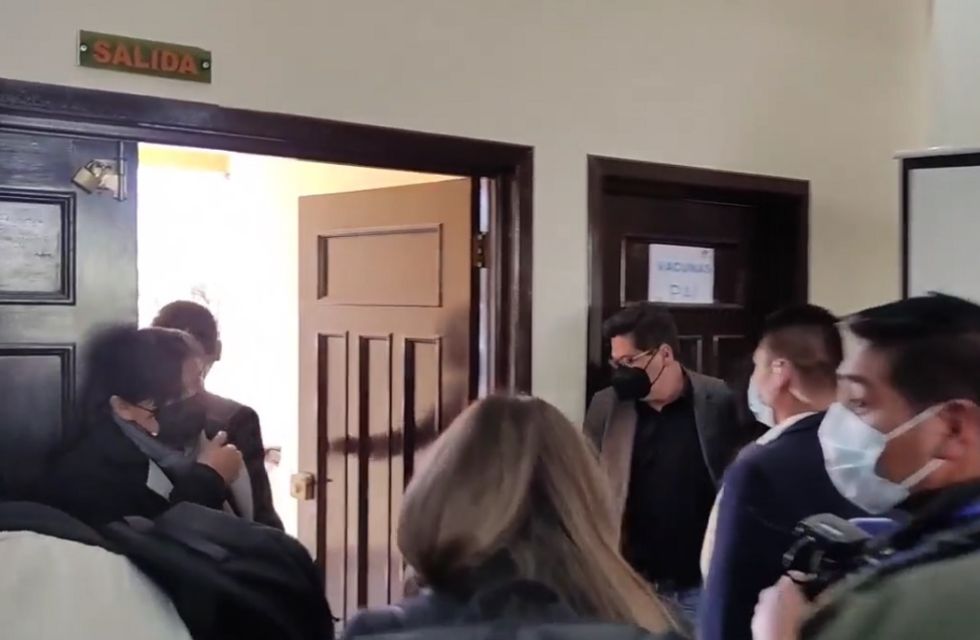 El ministro de Economía, Marcelo Montenegro, se retiró en medio de reclamos a la ley.
