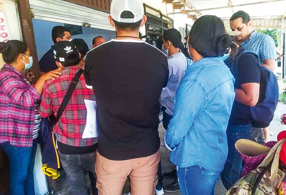 ESTAFA. Rápidamente las víctimas en Santa Cruz fueron a reclamar su dinero, pero fue tarde.