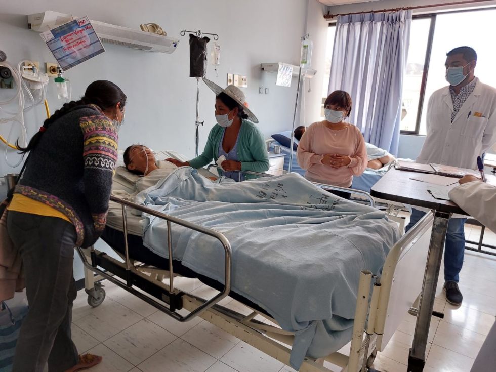 La joven de 19 años picada por una araña viuda negra en Cochabamba, a donde acudió la Directora de la Lotería.