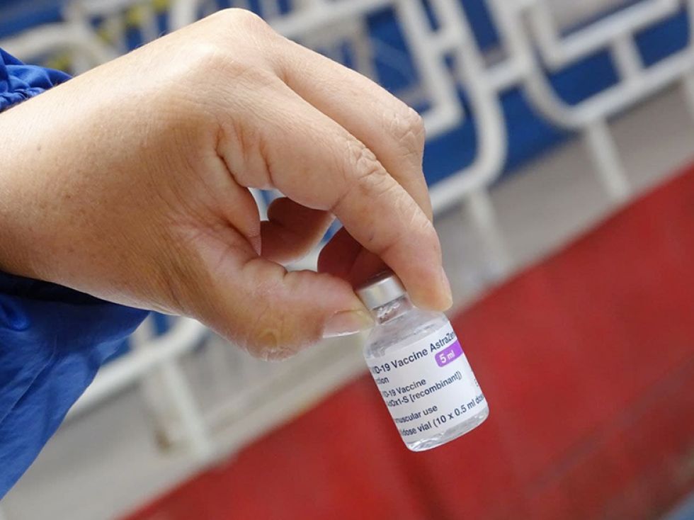DISPONIBLES. Dosis de la vacuna AstraZeneca que se aplica en los puntos de vacunación.