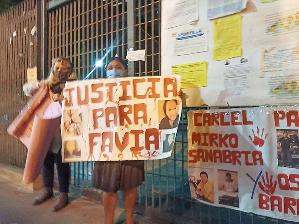 justicia. La familia de Favia Coa escuchó el fallo del tribunal y celebró el veredicto.