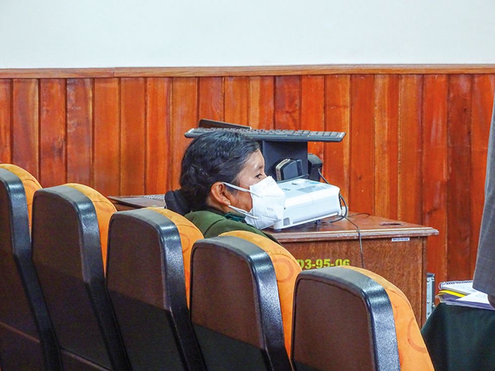ACUSADA. La suboficial Cecilia Calani frente al Trobunal policial en Sucre, el 15 de septiembre.