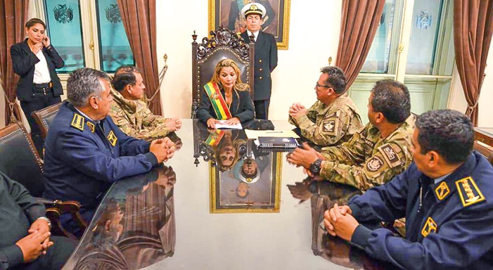ACUSADOS. El Ministerio Público investiga a la expresidenta y a los exjefes militares y policiales.