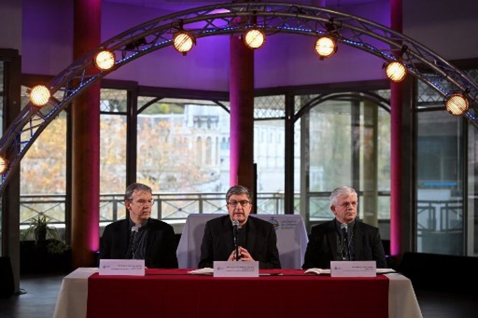 Miembros de la jerarquía eclesiástica de Lourdes (Francia) anuncian la decisión de vender bienes de la Iglesia para compensar el daño a las víctimas de abusos.