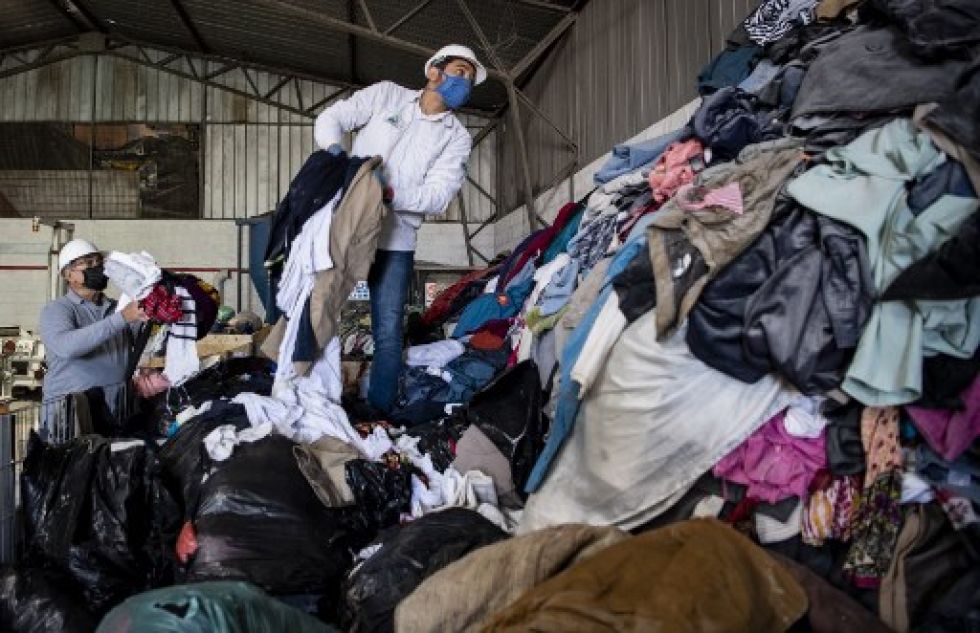 La zona franca de Iquique es el mayor receptor de ropa usada de Sudamérica.