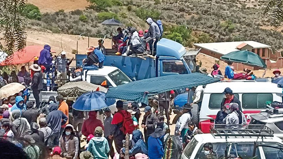 AGLOMERACIONES. Espectadores del circuito Oscar Crespo en la zona de Qhora Qhora.
