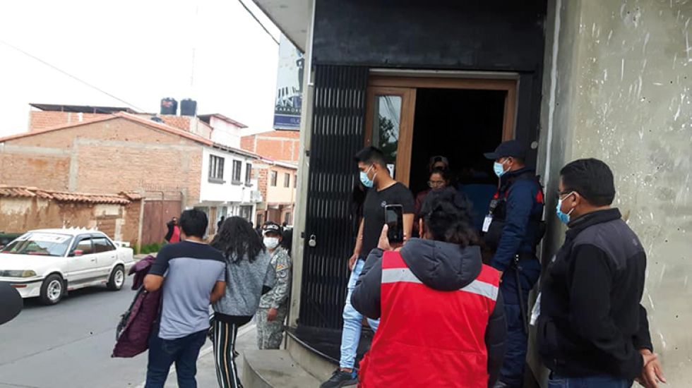 CONTROL. Los funcionarios municipales fueron amenazados cuando realizaban su trabajo.