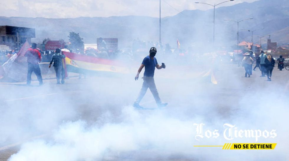 Los efectivos policiales utilizaron agentes químicos para dispersar a los movilizados.