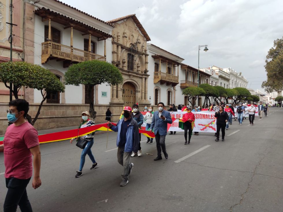 El ingreso de vehículos pesados al centro de la ciudad de Sucre. 
