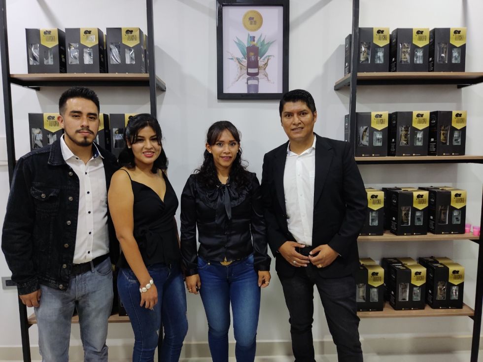 Mauricio Montoya, Giselle Gonzales, Oscar Berrios y Mayra Patiño.