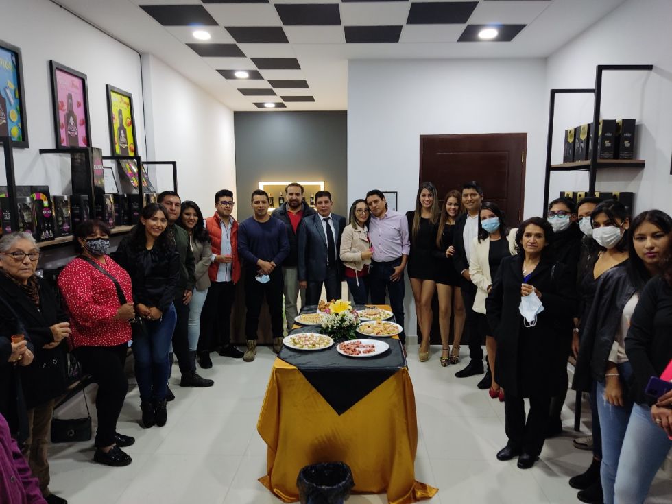 Familiares y amigos invitados.