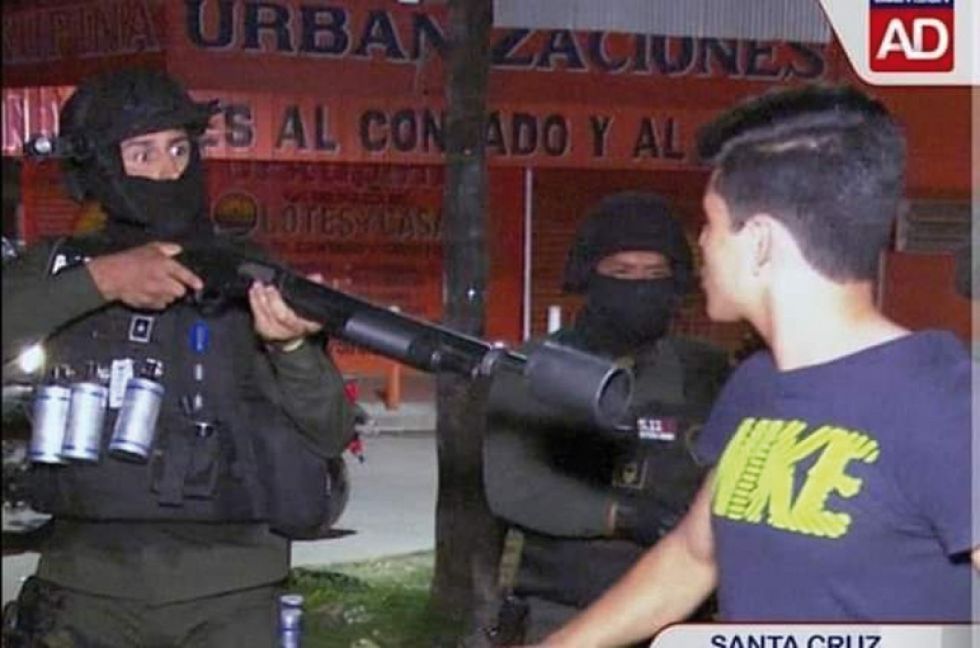 Joven encañonado, una imagen que indigna