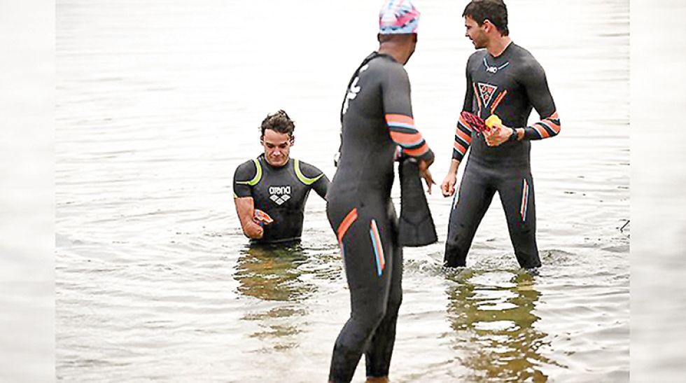 Los deportistas internacionales en la antesala de comenzar su desafío náutico. 