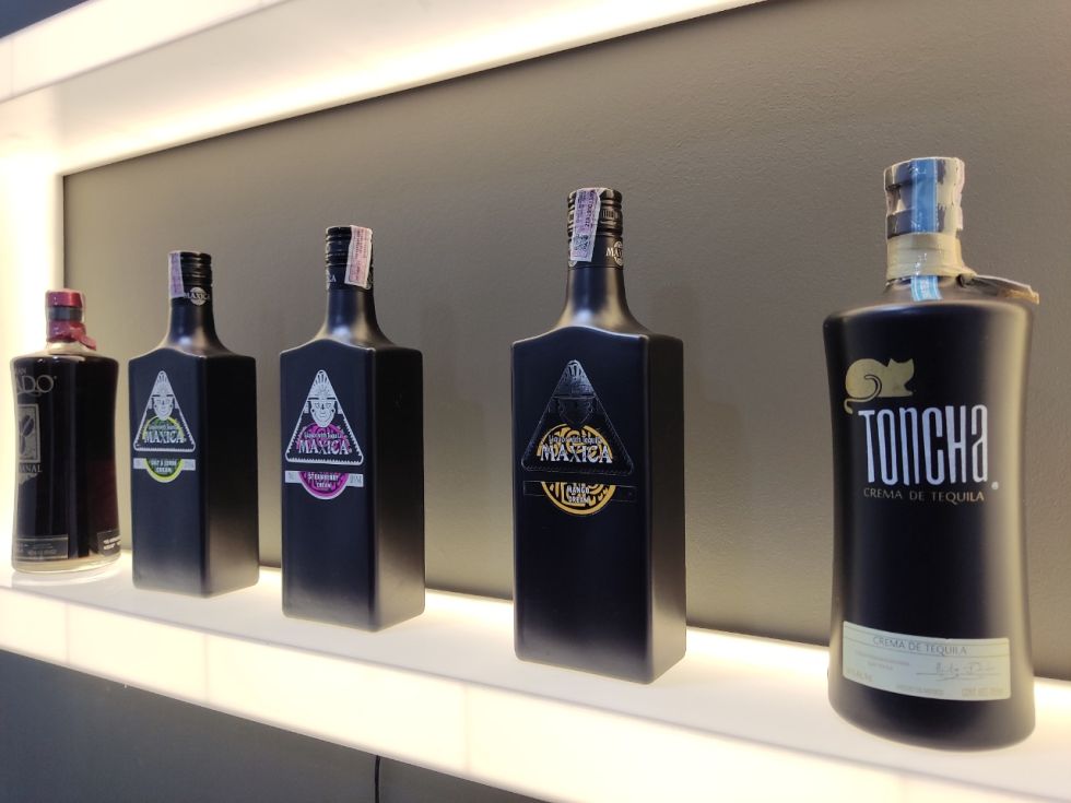 Tequilas Tocha y Maxica.