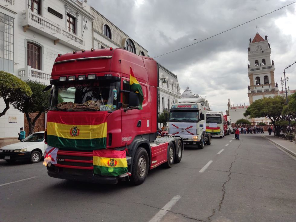 El ingreso de vehículos pesados al centro de la ciudad de Sucre. 