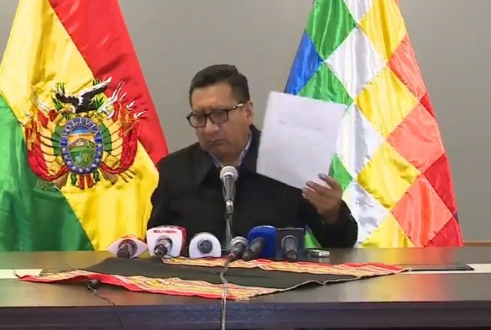 El presidente de la Cámara de Diputados, Freddy Mamani, durante su conferencia de prensa.