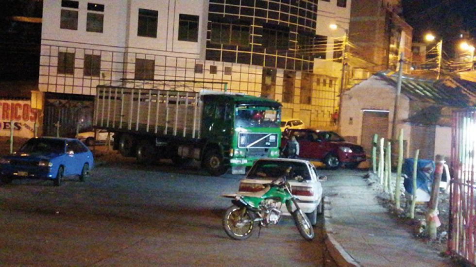 DECISIÓN. Los bloqueos se levantaron alrededor de las 21:30 y dejaron expeditas las calles que inmediatamente se llenaron de motorizados.