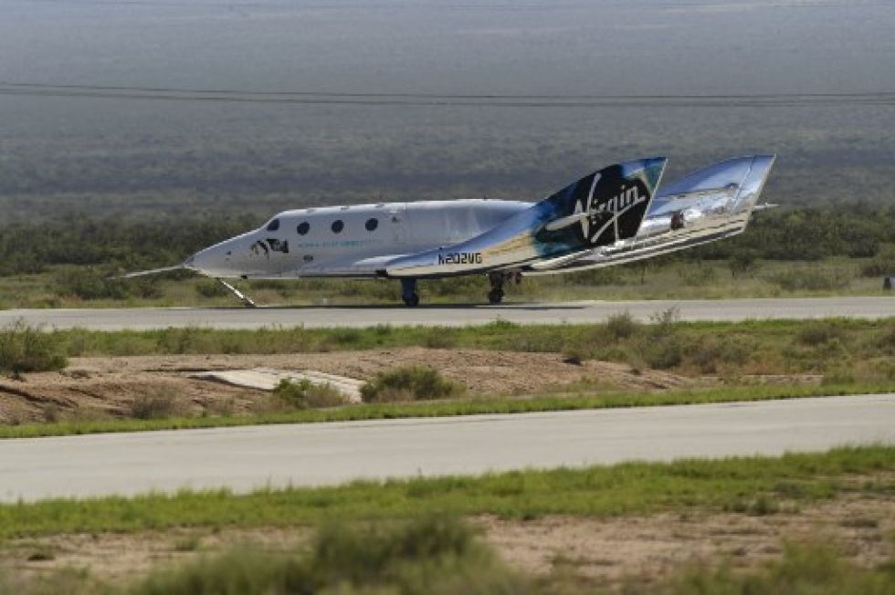 La nave de Virgin Galactic, la única en su género capaz de despegar y retornar a su base con pasajeros tras salir al espacio.