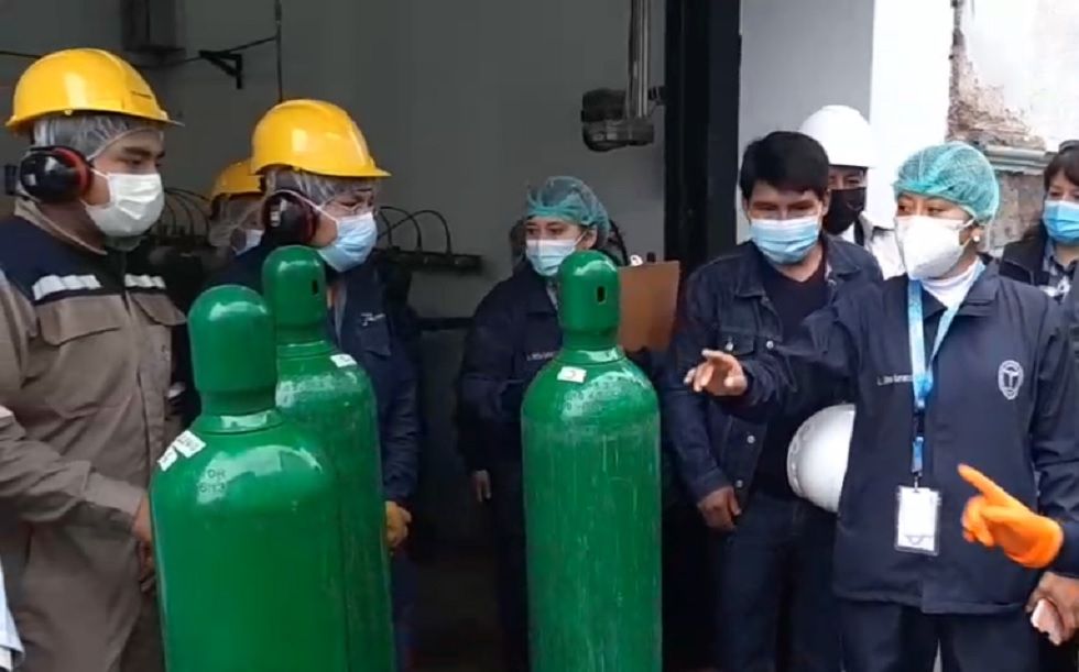 El acto de lanzamiento de la recarga gratuita de tubos de oxígeno en el hospital Santa Bárbara.