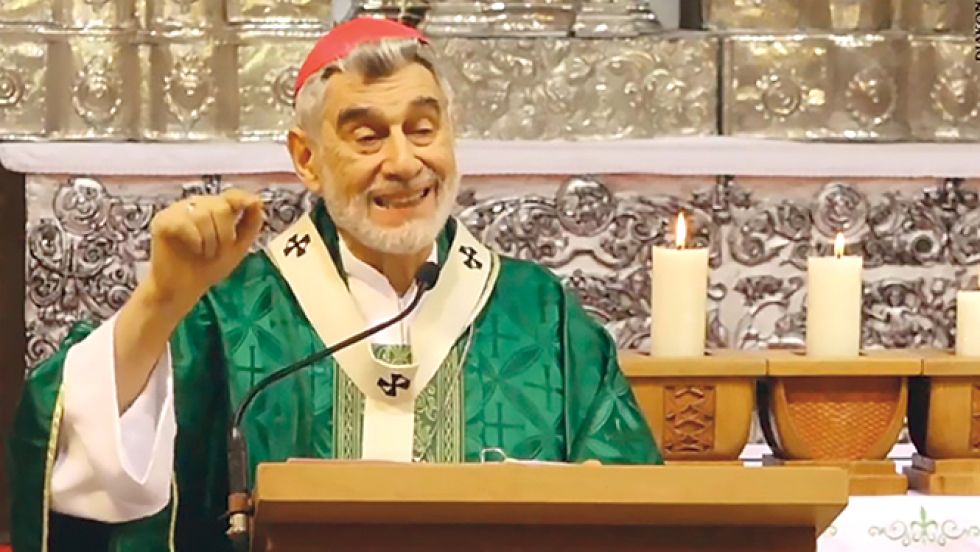 MENSAJE. El arzobispo cruceño, monseñor Sergio Gualberti, en la misa de ayer en la Catedral.