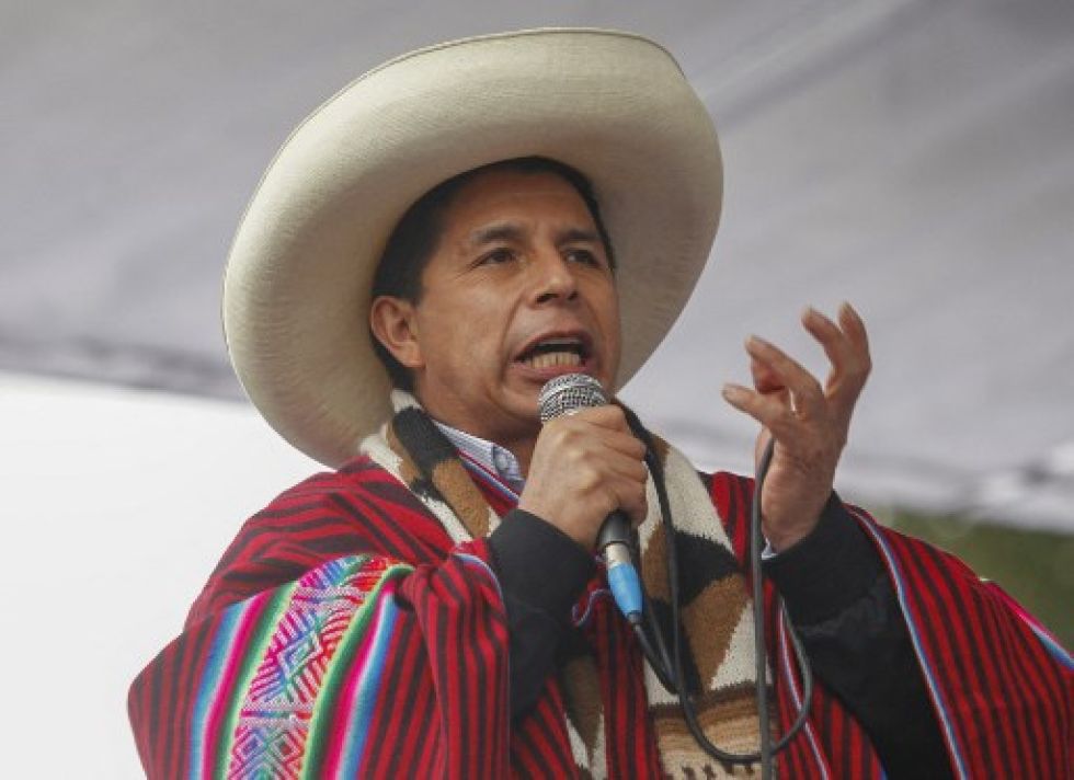 El presidente peruano Pedro Castillo habla en Juliaca, durante una manifestación masiva en Juliaca.