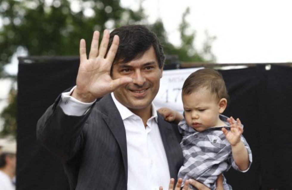 El candidato independiente Franco Parisi no puede ingresar a su país porque tiene pendiente un proceso por asistencia familiar.