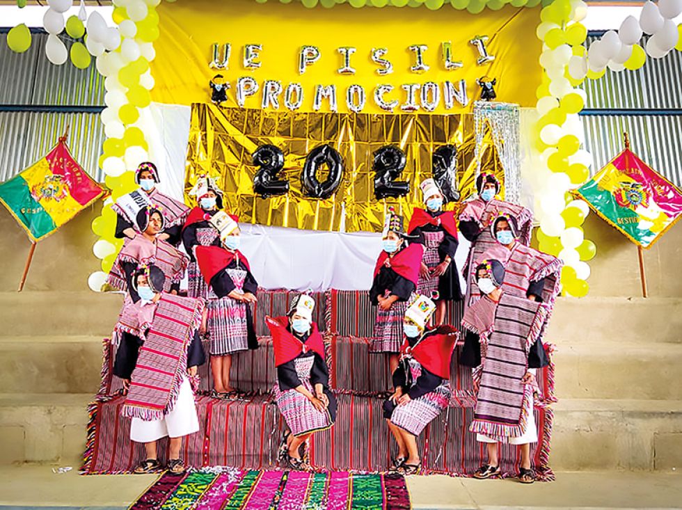 PROMOCIÓN. La fotografía de los estudiantes del colegio de Pisily que se hizo viral.