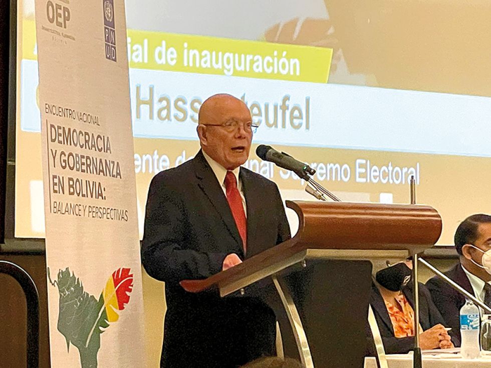 EVENTO. Hassenteufel en el Primer Encuentro Nacional Democracia y Gobernanza en Bolivia, ayer.