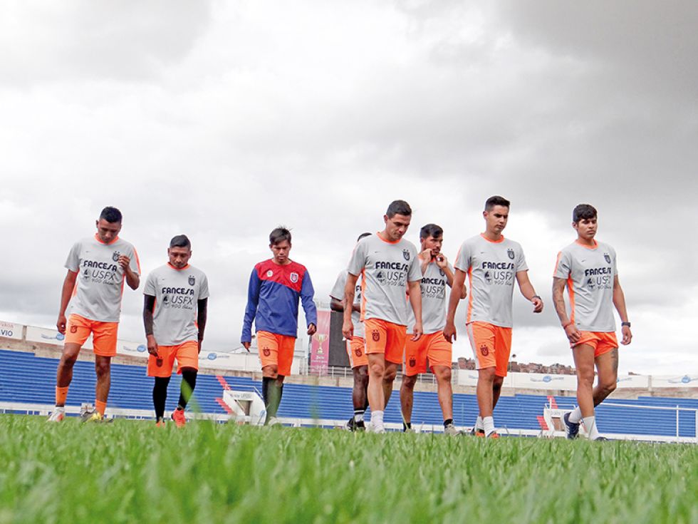 El equipo estudiantil hizo un trabajo regenerativo en el estadio Patria, donde este domingo recibirá a Real Potosí.
