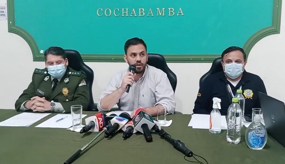 El ministro de Gobierno, Eduardo del Castillo, y autoridades policiales brindaron una conferencia de prensa.