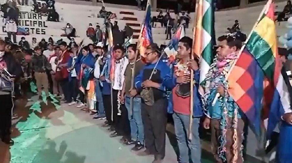 Reynaldo Cruz Villalba (1d) fue elegido como ejecutivo departamental del MAS.