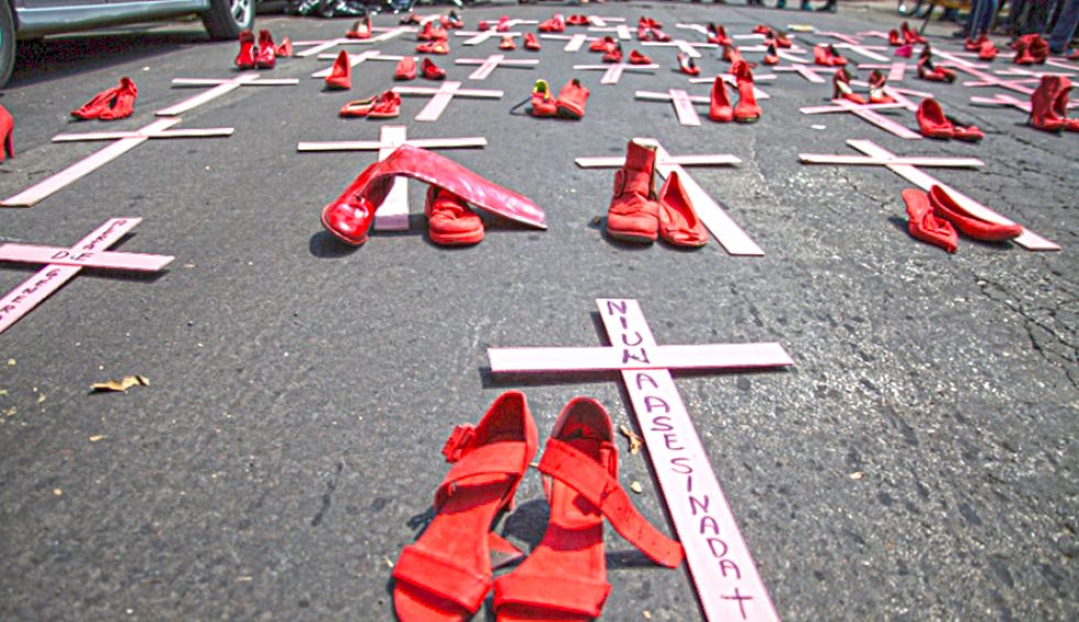 CRIMEN. Organizaciones y activistas expresan su reclamo por la muerte de mujeres con violencia.