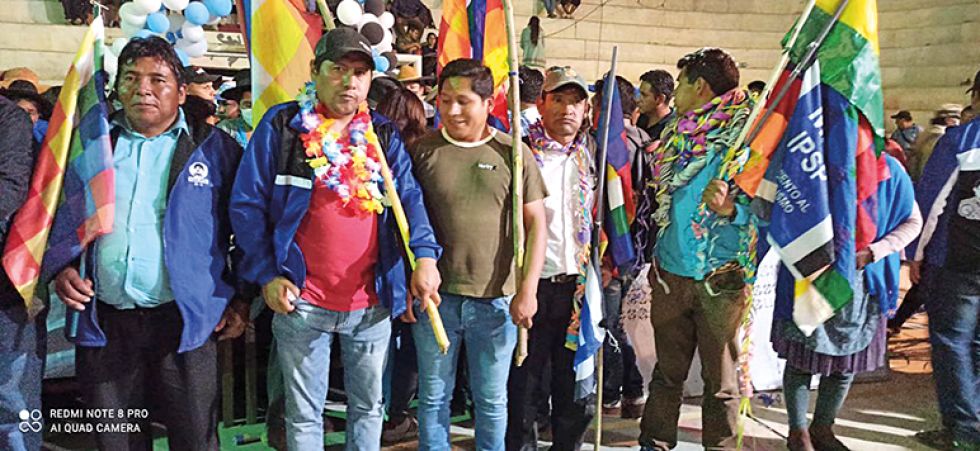 RENOVACIÓN. La nueva dirección ejecutiva posesionada ayer en Surima a la cabeza de Reynaldo Cruz.