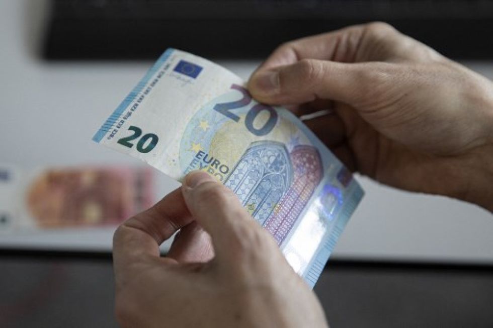 A la cabeza de Alemania, la Unión Europea transitó dos décadas bajo el mismo signo monetario, con sus beneficios y debilidades incluidos.
